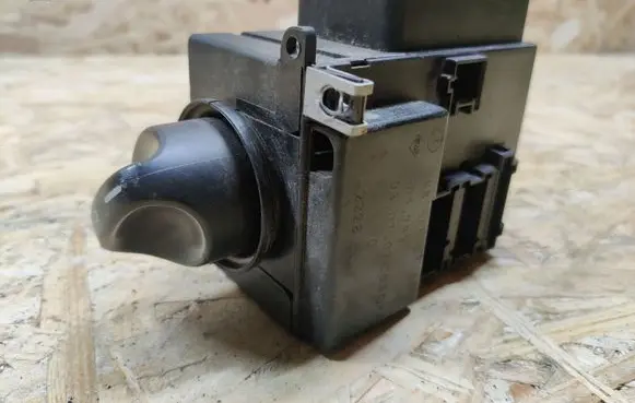 Mercedes-Benz A W168 Light switch 1685450104