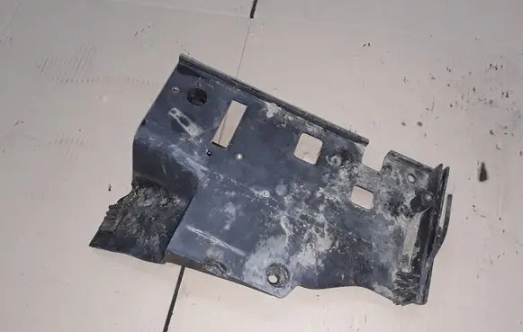 Land Rover Discovery 3 - LR3 Battery tray DWM500031 BAQNA