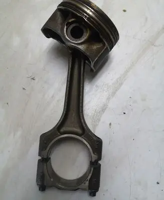 Volkswagen Golf VII Piston with connecting rod