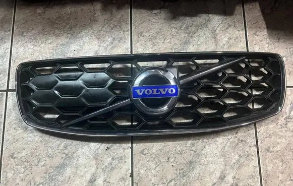 Volvo XC70 Front grill 31383754