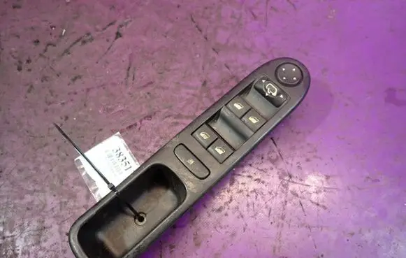 Peugeot 307 CC Quarter vent window switch 