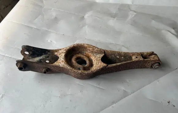 Suzuki Grand Vitara II Rear upper control arm/wishbone 