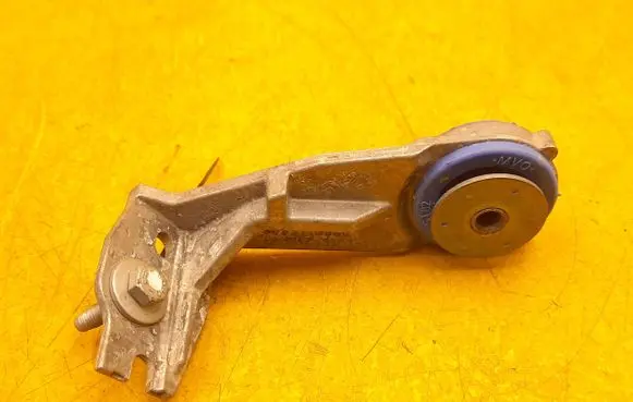 Radiator mount bracket