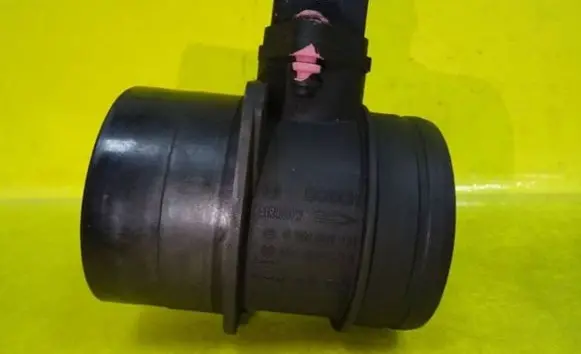 Volkswagen Touareg I Mass air flow meter 074906461B 0281002461