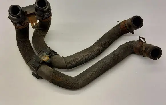Volkswagen PASSAT B8 Engine coolant pipe/hose