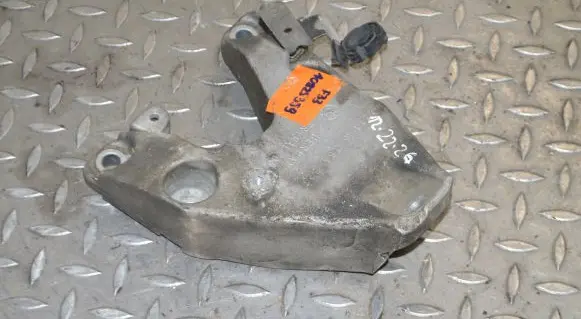 BMW 4 F32 F33 Engine mounting bracket 6784827