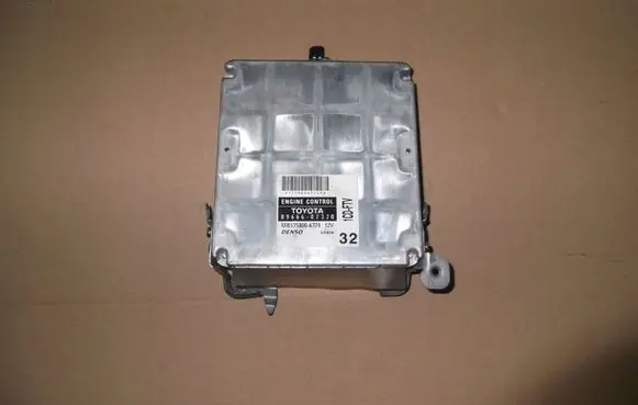 Toyota Corolla E120 E130 Engine control unit/module 8966602320