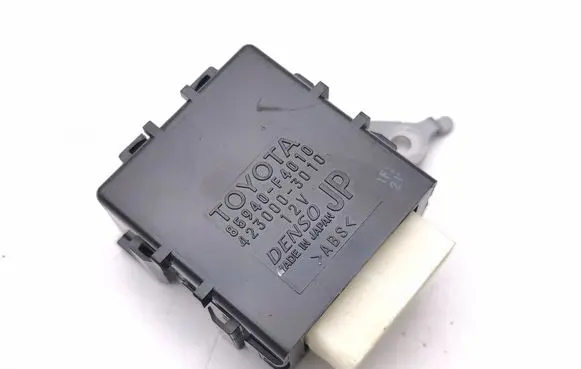 Toyota C-HR I Window wiper relay 85940F4010 4230003010