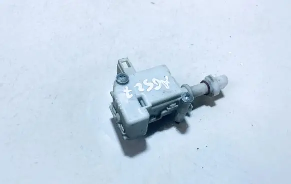 Volkswagen Golf IV Central locking motor 1j6810773a 3b0959782