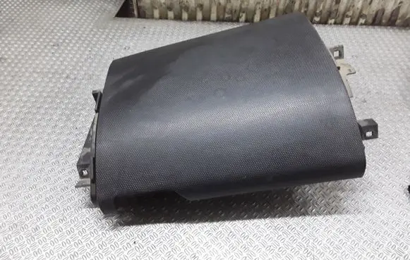 Nissan X-Trail T30 Glove box