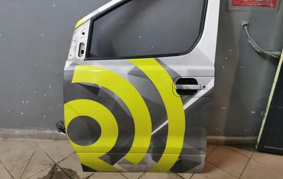 Hyundai Lantra II Front door