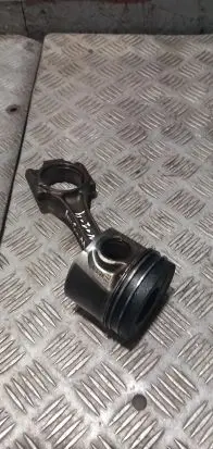 Volkswagen Touran I Piston with connecting rod W104