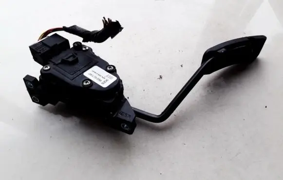 Suzuki Swift I Accelerator throttle pedal 4940062J70XA1 49400-62J70-XA1