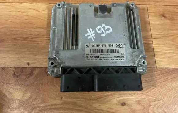 Opel Insignia A Engine control unit/module 55573539 55573560 55573565