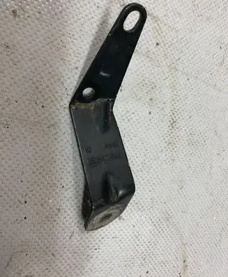 BMW 8 G15 Radiator mount bracket 8619737