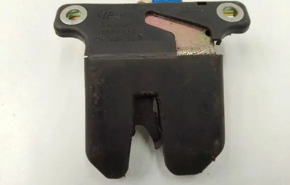 Audi A6 S6 C5 4B Tailgate/trunk/boot lock/catch/latch 827505