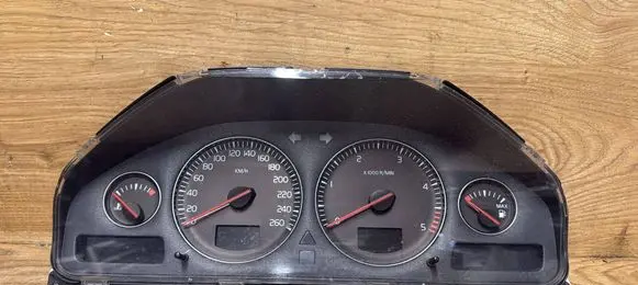 Volvo V70 Speedometer (instrument cluster) 30746102 8602885