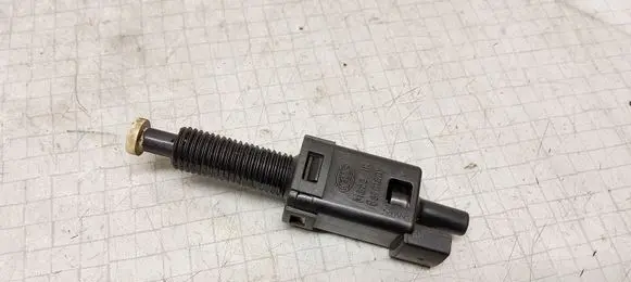 Volkswagen PASSAT B5 Brake pedal sensor switch 811907343B