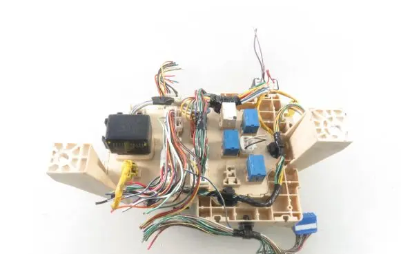 Suzuki Swift I Central body control module 3861084F00 3677062JB0 RF00B1C7