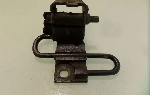 Audi A4 S4 B6 8E 8H Front door lower hinge 8E0831412