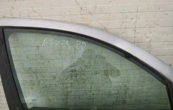 Nissan Almera N16 Front door window glass four-door