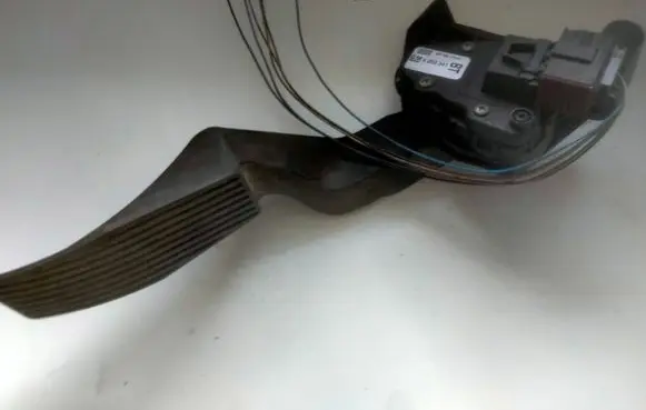 Opel Zafira B Accelerator throttle pedal 9202341 6PV00811400