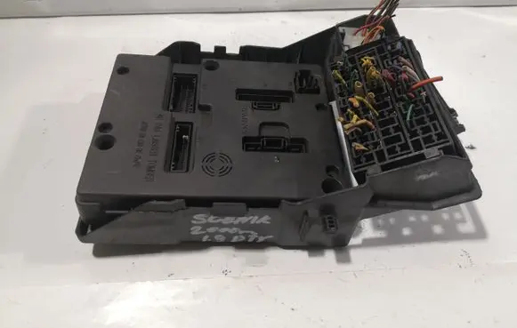 Renault Scenic I Fuse module 7703397911 1096046
