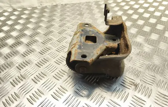 Hyundai Sonata Engine mount bracket 219113K000