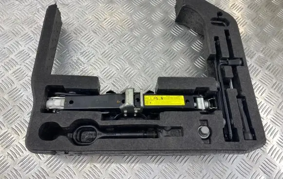Audi A5 8T 8F Tool set 8T0012109A