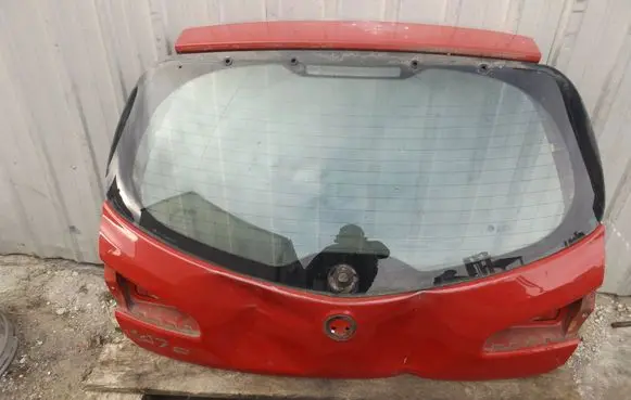 Alfa Romeo 147 Opening tailgate glass 