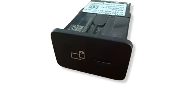 Mercedes-Benz E W213 USB socket connector A2478204602