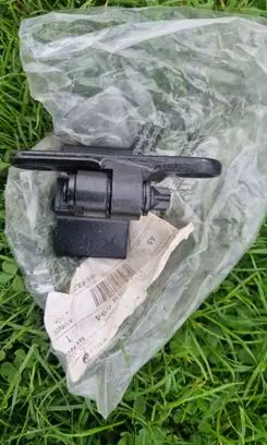 BMW 5 F10 F11 Front door lower hinge 7259594