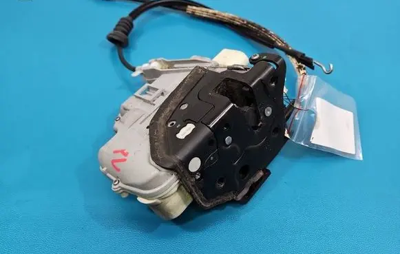 Volkswagen PASSAT B7 Front door lock 3C1837015A IMPRK1587757