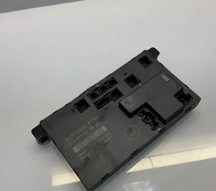 Mercedes-Benz E W211 Door control unit/module 2118702785 00401599 A2118702785