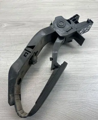 Mercedes-Benz C W203 Accelerator throttle pedal A2033000104 1293010382 A2113010001