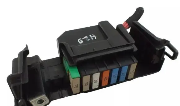 Renault Zoe Fuse module 243111628R