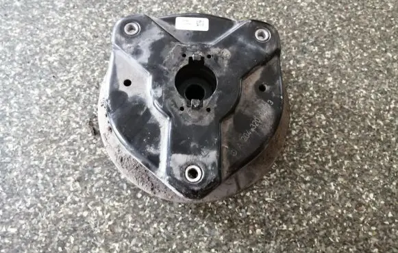 Mercedes-Benz C W204 Front upper strut mount A204320073
