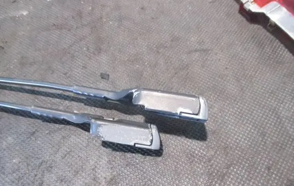 Ford Mondeo MK IV Front wiper blade arm 7S7117526CD