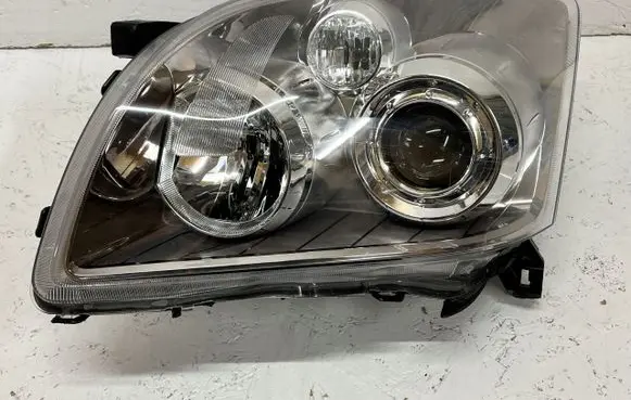 Toyota Avensis T250 Headlight/headlamp 11L1L