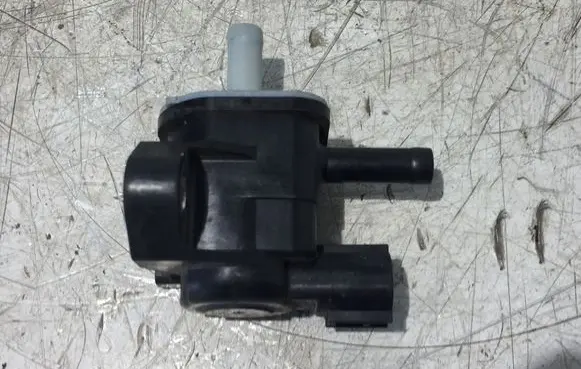 Toyota Yaris Vacuum valve 90910W003 HV1362007070 140818C