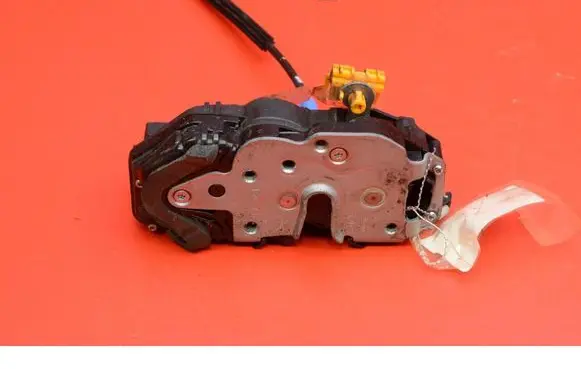 Opel Mokka Front door lock 13579523