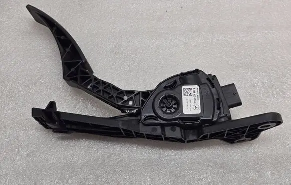 Mercedes-Benz GL X166 Accelerator throttle pedal A1663000004