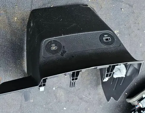KIA EV6 Air filter box cover brak