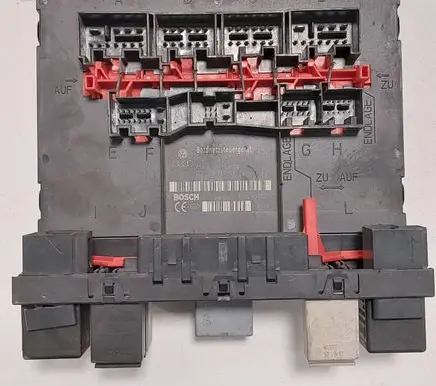 Volkswagen PASSAT B7 Comfort/convenience module F005V00525 H37S1002 05077290