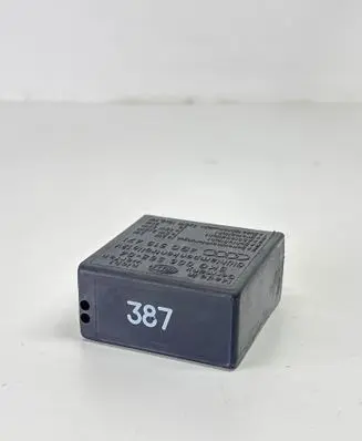 Volkswagen Golf IV Other relay 5KG00656804 4B0919471 35W55