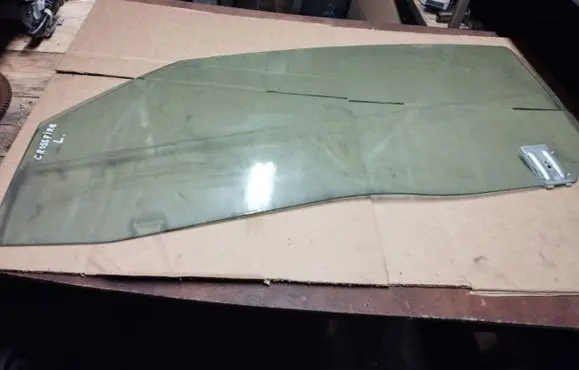 Chrysler Crossfire Front door window/glass (coupe) 