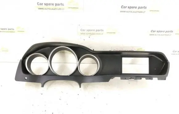 Radio/GPS head unit trim