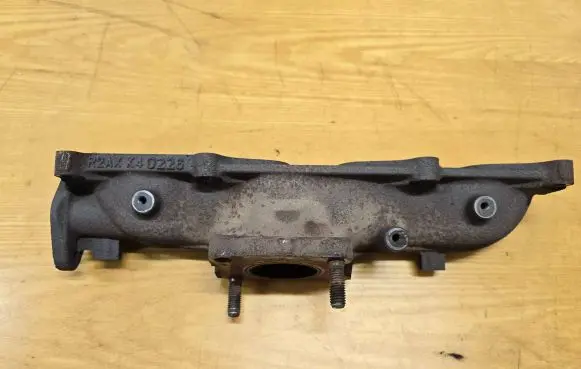Mazda CX-7 Exhaust manifold R2AXK40226 R2AX K40226
