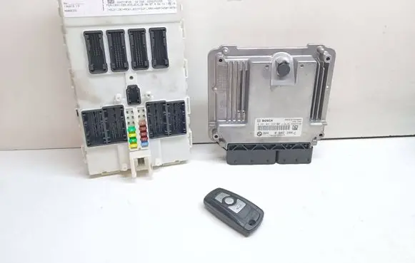 BMW 3 F30 F35 F31 Engine ECU kit and lock set 8582280 9366412 0281031298