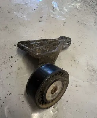 Jeep Grand Cherokee (WJ) Alternator belt tensioner pulley 